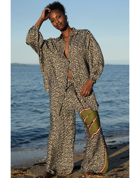 Take Your Lead Pant (Leopard Palm)