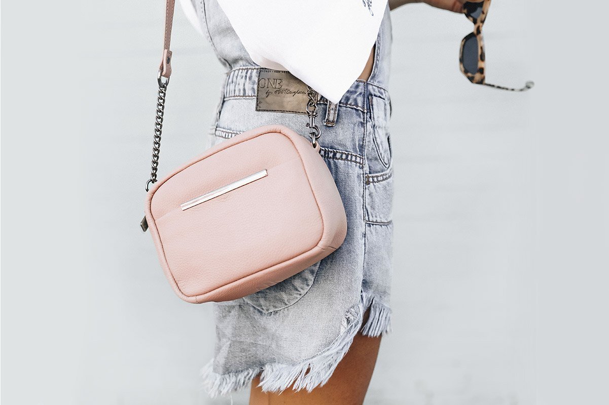 Cult Bag AccessoriesBags / Wallets Just Looking Status Anxiety