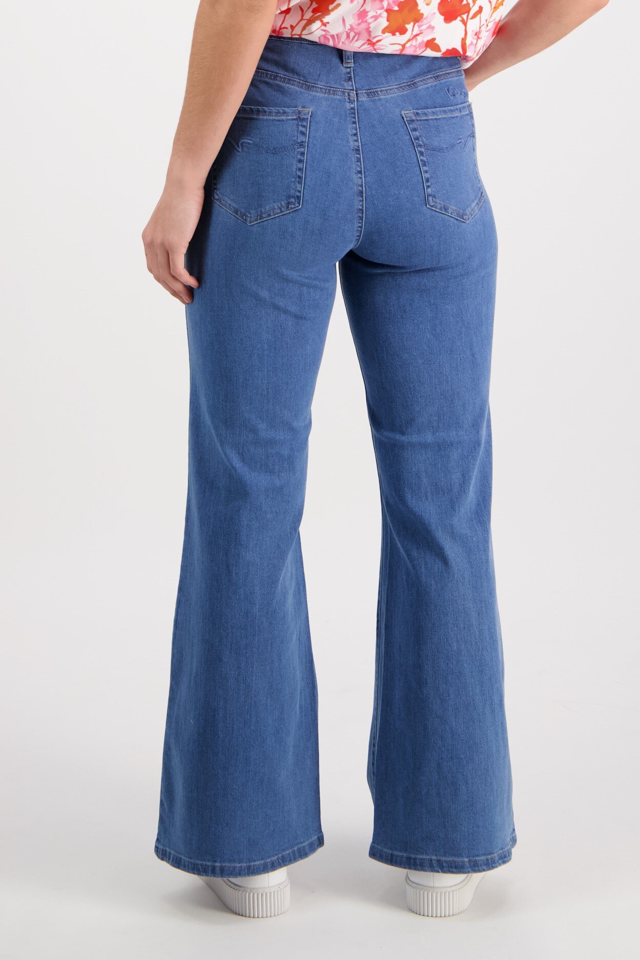 Wide Full Length Jean (Stonewash) Jeans Just Looking Vassalli S22